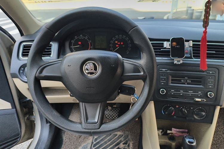 Used Skoda Rapid 2015 1.6L Automatic Smart Selection Model Steering Wheel