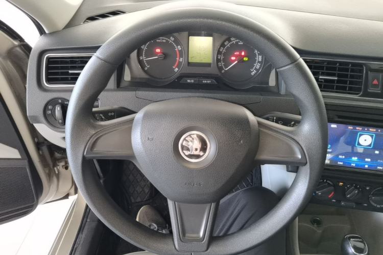 Used Skoda Rapid 2015 1.6L Automatic Smart Selection Model Steering Wheel