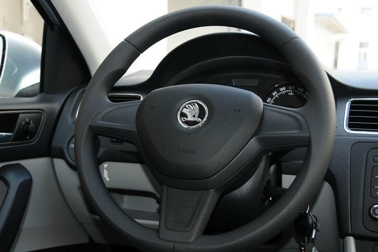 Used Skoda Rapid 2015 1.6L Automatic Smart Selection Model Steering Wheel