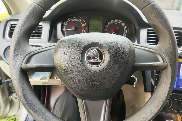 Used Skoda Rapid 2015 1.6L Automatic Smart Selection Model Steering Wheel
