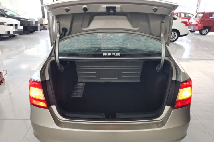 Used Skoda Rapid 2015 1.6L Automatic Smart Selection Model Trunk