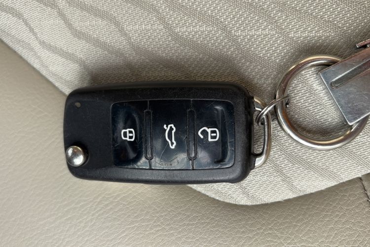 Used Skoda Rapid 2015 1.6L Automatic Smart Selection Model Vehicle Key