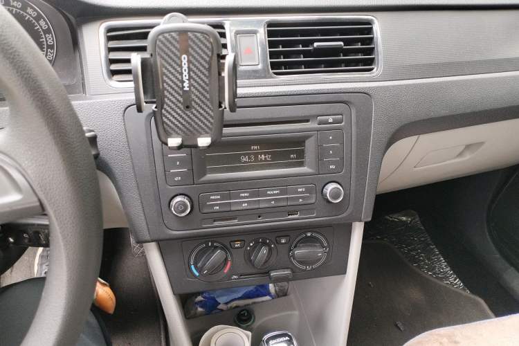 Used Skoda Rapid 2015 1.6L Automatic Smart Selection Model Audio And AC Panel