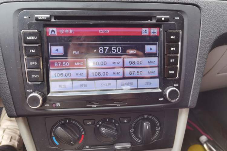 Used Skoda Rapid 2015 1.6L Automatic Enjoyment Selection Model Audio And AC Panel