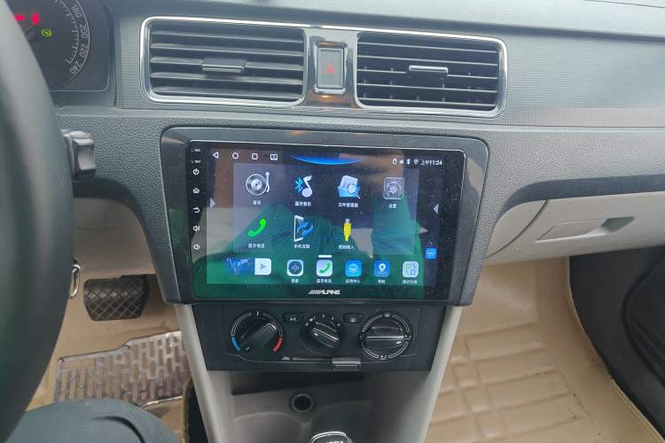 Used Skoda Rapid 2015 1.6L Automatic Smart Selection Model Audio And AC Panel