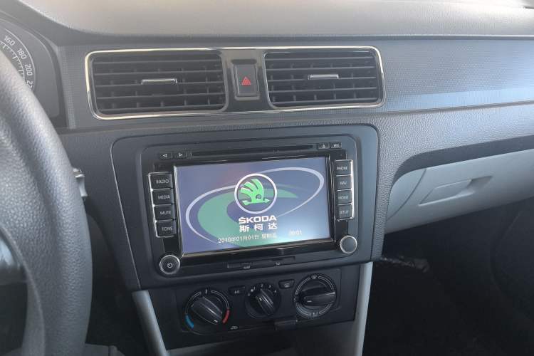 Used Skoda Rapid 2015 1.6L Manual Smart Selection Model Audio And AC Panel