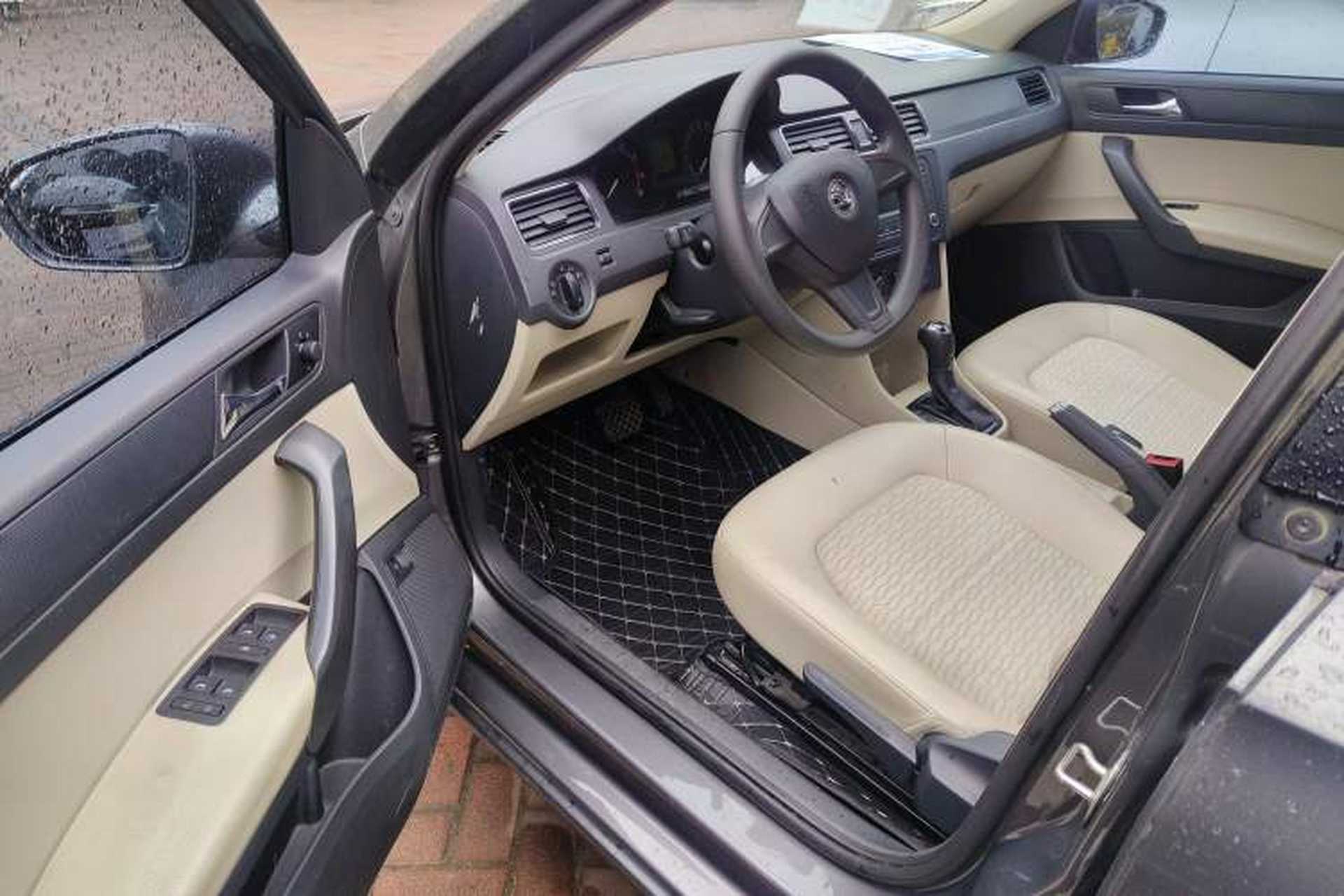 Used Skoda Rapid 2015 1.6L Automatic Smart Selection Model Driver Seat