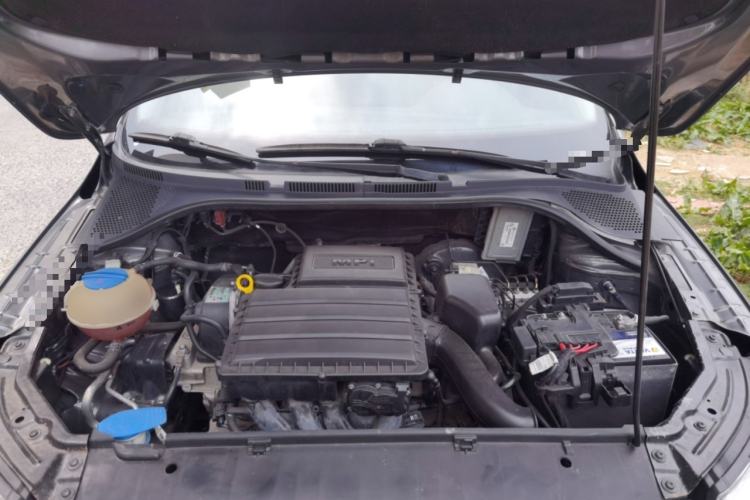 Used Skoda Rapid 2015 1.6L Automatic Enjoyment Selection Model Engine Bay