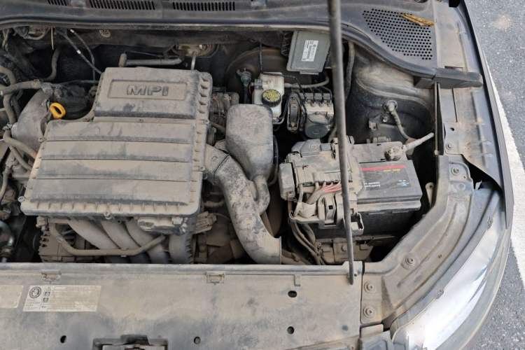 Used Skoda Rapid 2015 1.6L Manual Smart Selection Model Engine Bay Left