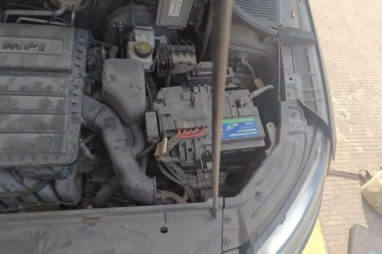 Used Skoda Rapid 2015 1.6L Automatic Smart Selection Model Engine Bay Left