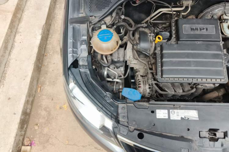 Used Skoda Rapid 2015 1.6L Manual Le Xuan Model Engine Bay Right