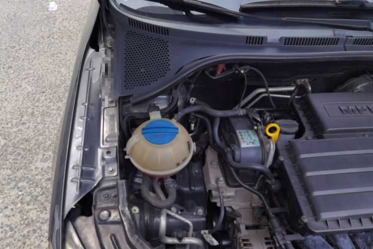Used Skoda Rapid 2015 1.6L Automatic Enjoyment Selection Model Engine Bay Right