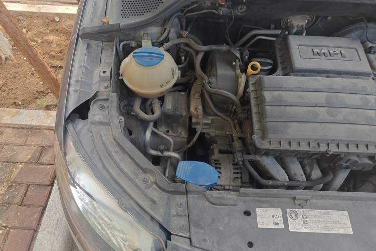 Used Skoda Rapid 2015 1.6L Automatic Smart Selection Model Engine Bay Right