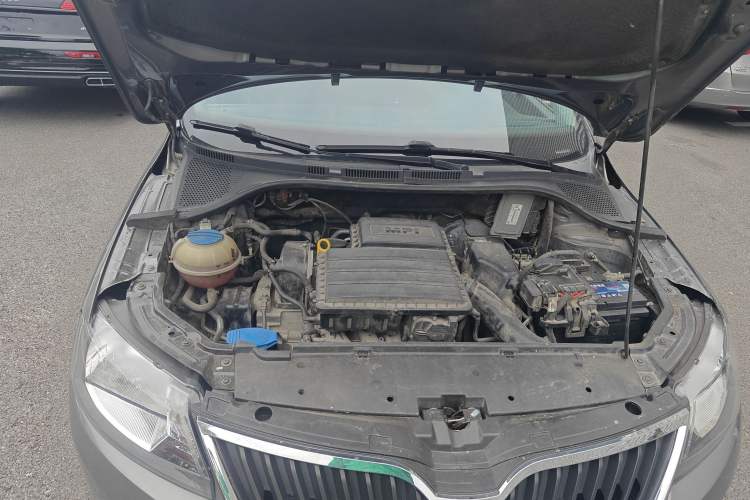 Used Skoda Rapid 2015 1.6L Automatic Smart Selection Model Engine Bay Right