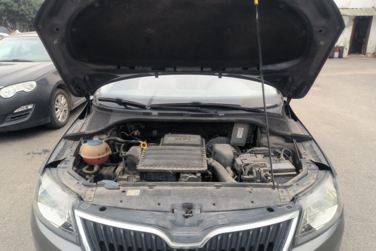 Used Skoda Rapid 2015 1.6L Automatic Smart Selection Model Engine Bay
