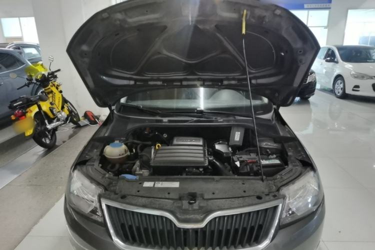 Used Skoda Rapid 2015 1.6L Automatic Smart Selection Model Engine Bay