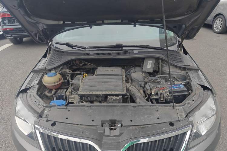 Used Skoda Rapid 2015 1.6L Automatic Smart Selection Model Engine Bay