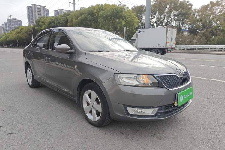 Used Skoda Rapid 2015 1.6L Automatic Smart Selection Model Exterior 2
