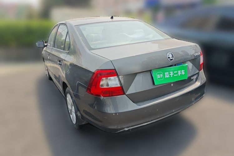 Used Skoda Rapid 2015 1.6L Automatic Smart Selection Model Exterior 3