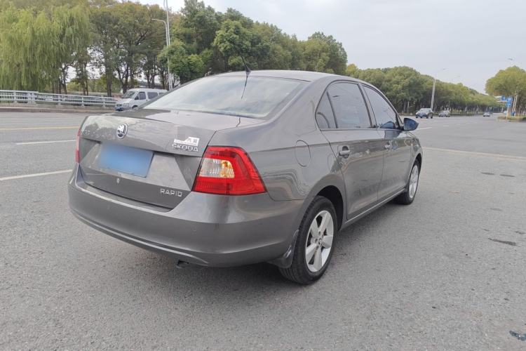Used Skoda Rapid 2015 1.6L Automatic Smart Selection Model Exterior 4