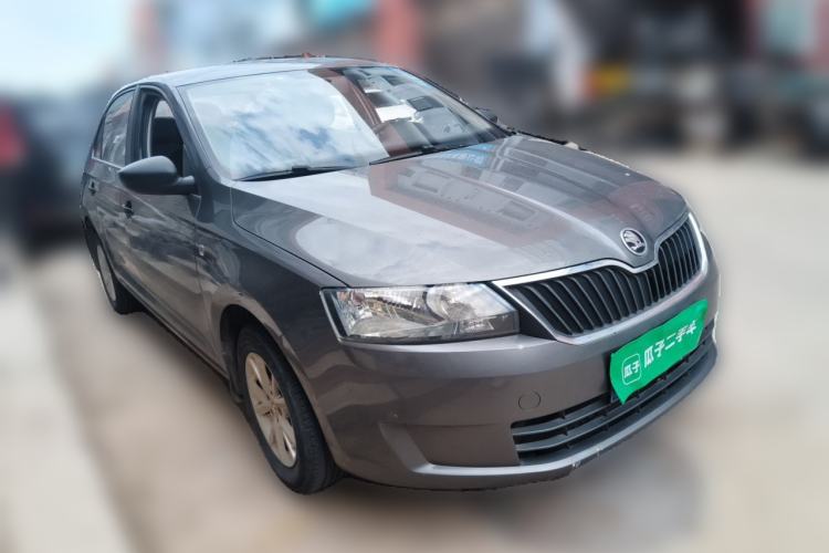 Used Skoda Rapid 2015 1.6L Manual Le Xuan Model Front Right 45 Deg