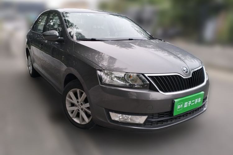 Used Skoda Rapid 2015 1.6L Automatic Smart Selection Model Front Right 45 Deg