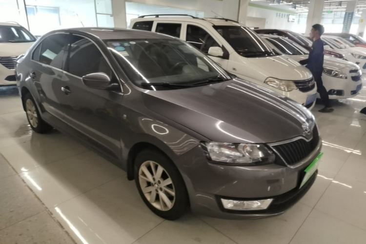 Used Skoda Rapid 2015 1.6L Automatic Smart Selection Model Front Right 45 Deg