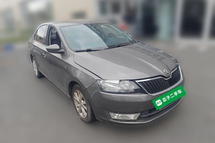 Used Skoda Rapid 2015 1.6L Automatic Smart Selection Model Front Right 45 Deg