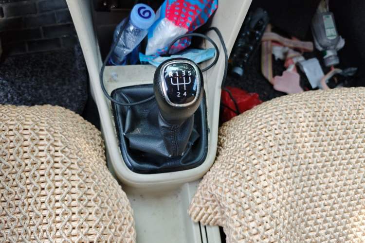 Used Skoda Rapid 2015 1.6L Manual Smart Selection Model Gear Lever