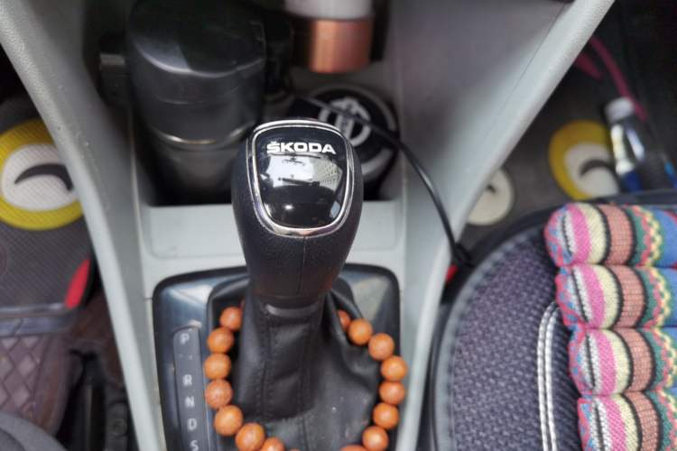 Used Skoda Rapid 2015 1.6L Automatic Enjoyment Selection Model Gear Lever