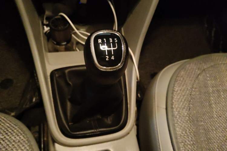 Used Skoda Rapid 2015 1.6L Manual Smart Selection Model Gear Lever