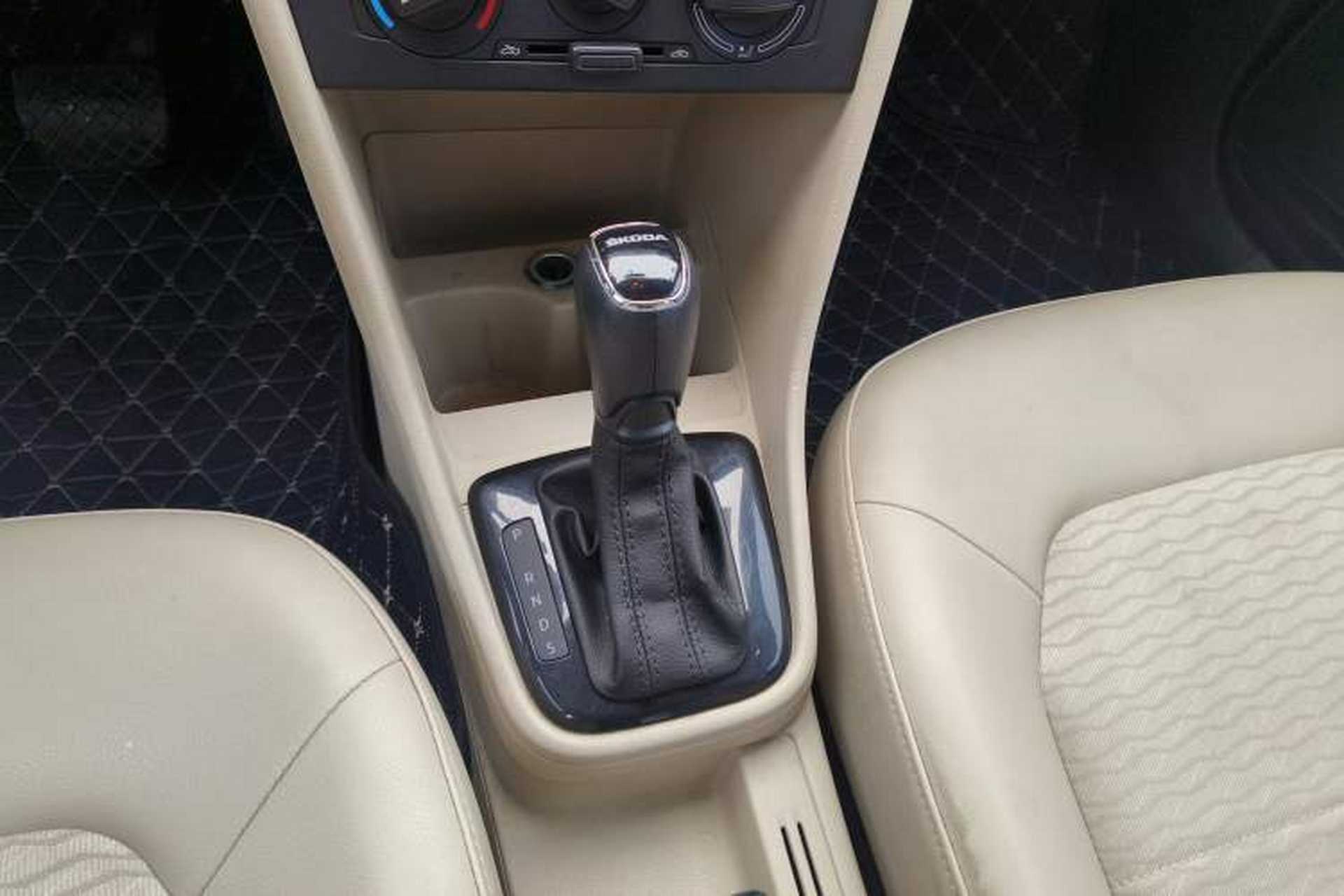Used Skoda Rapid 2015 1.6L Automatic Smart Selection Model Gear Lever
