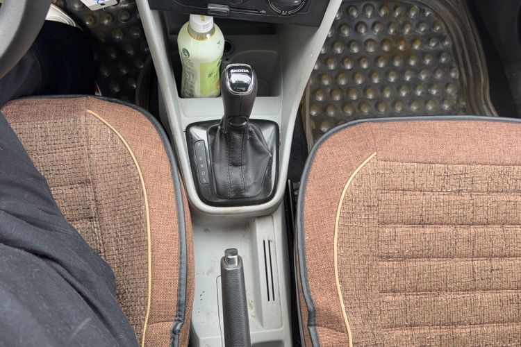 Used Skoda Rapid 2015 1.6L Automatic Smart Selection Model Gear Lever