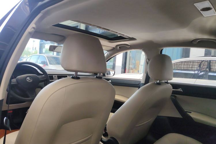 Used Skoda Rapid 2015 1.6L Automatic Smart Selection Model Headliner