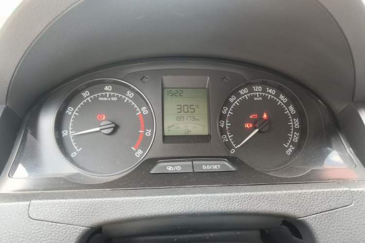 Used Skoda Rapid 2015 1.6L Manual Le Xuan Model Instrument Cluster