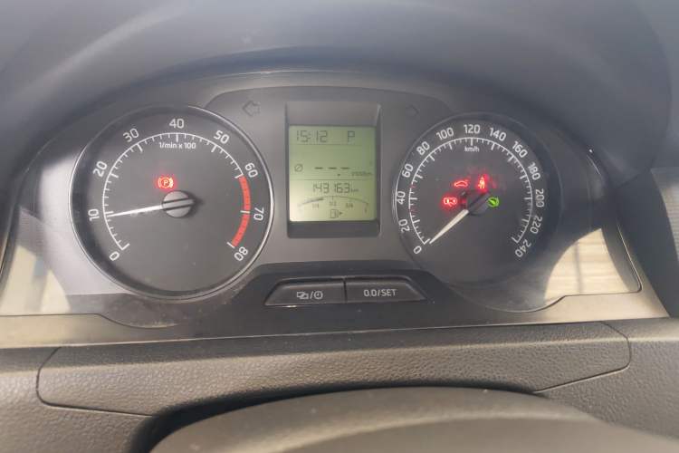 Used Skoda Rapid 2015 1.6L Automatic Smart Selection Model Instrument Cluster