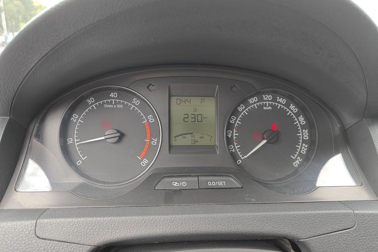 Used Skoda Rapid 2015 1.6L Automatic Smart Selection Model Instrument Cluster