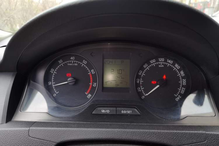 Used Skoda Rapid 2015 1.6L Automatic Enjoyment Selection Model Instrument Cluster