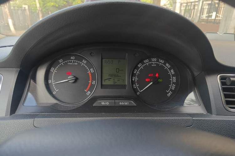 Used Skoda Rapid 2015 1.6L Automatic Smart Selection Model Instrument Cluster
