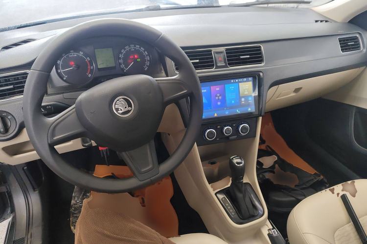Used Skoda Rapid 2015 1.6L Automatic Smart Selection Model Interior 2