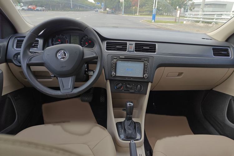 Used Skoda Rapid 2015 1.6L Automatic Smart Selection Model Interior 2