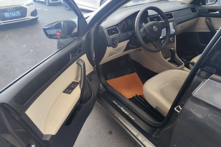 Used Skoda Rapid 2015 1.6L Automatic Smart Selection Model Interior 3