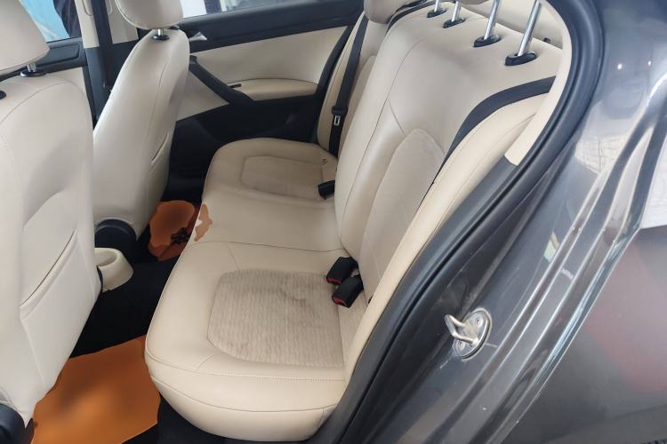 Used Skoda Rapid 2015 1.6L Automatic Smart Selection Model Interior 4