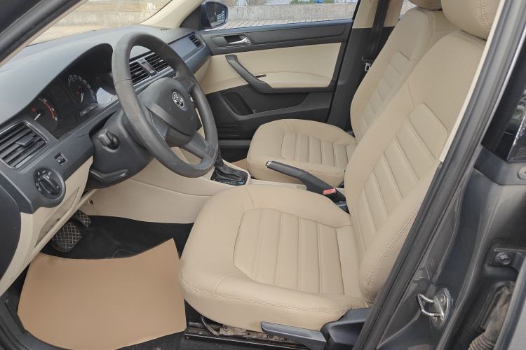 Used Skoda Rapid 2015 1.6L Automatic Smart Selection Model Interior 4
