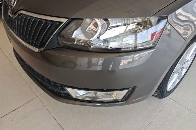 Used Skoda Rapid 2015 1.6L Automatic Preferred Model Left Front Headlight