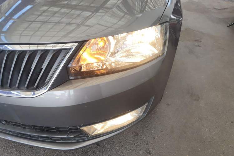 Used Skoda Rapid 2015 1.6L Automatic Smart Selection Model Left Front Headlight