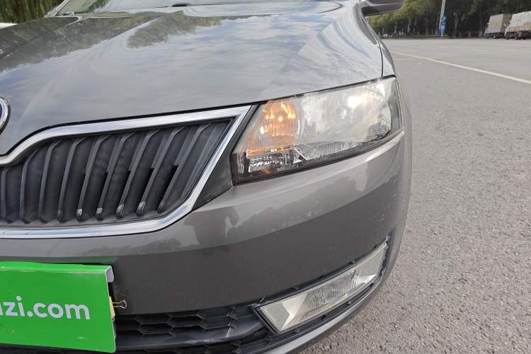 Used Skoda Rapid 2015 1.6L Automatic Smart Selection Model Left Front Headlight