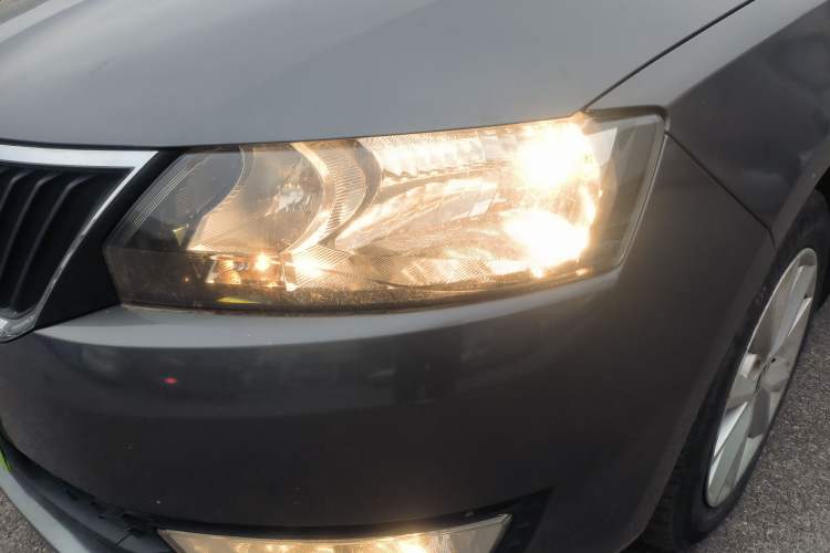 Used Skoda Rapid 2015 1.6L Automatic Smart Selection Model Left Front Headlight