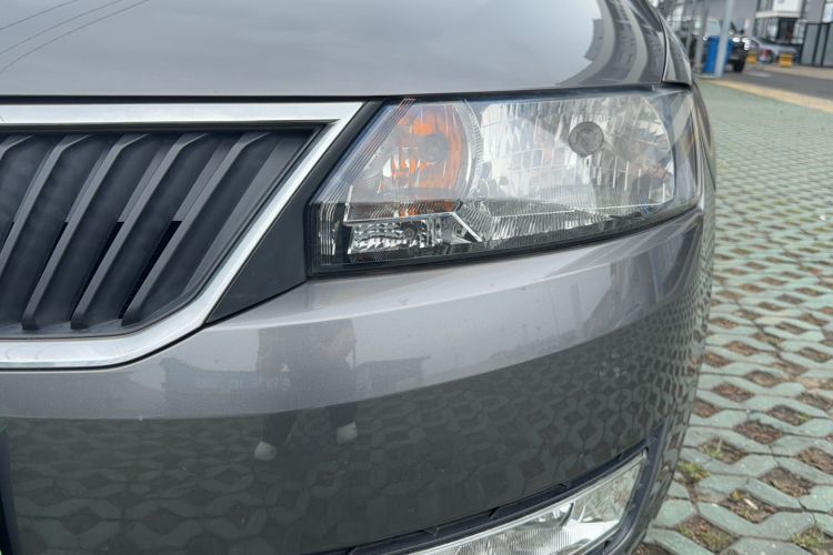 Used Skoda Rapid 2015 1.6L Automatic Smart Selection Model Left Front Headlight