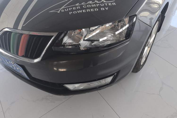 Used Skoda Rapid 2015 1.6L Manual Smart Selection Model Left Front Headlight